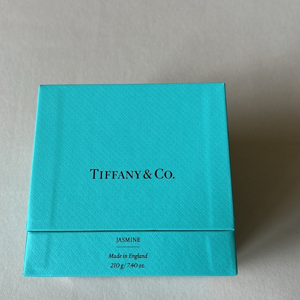 Tiffany & Co. Blue and White Candle in Jasmine - Picture 7 of 8